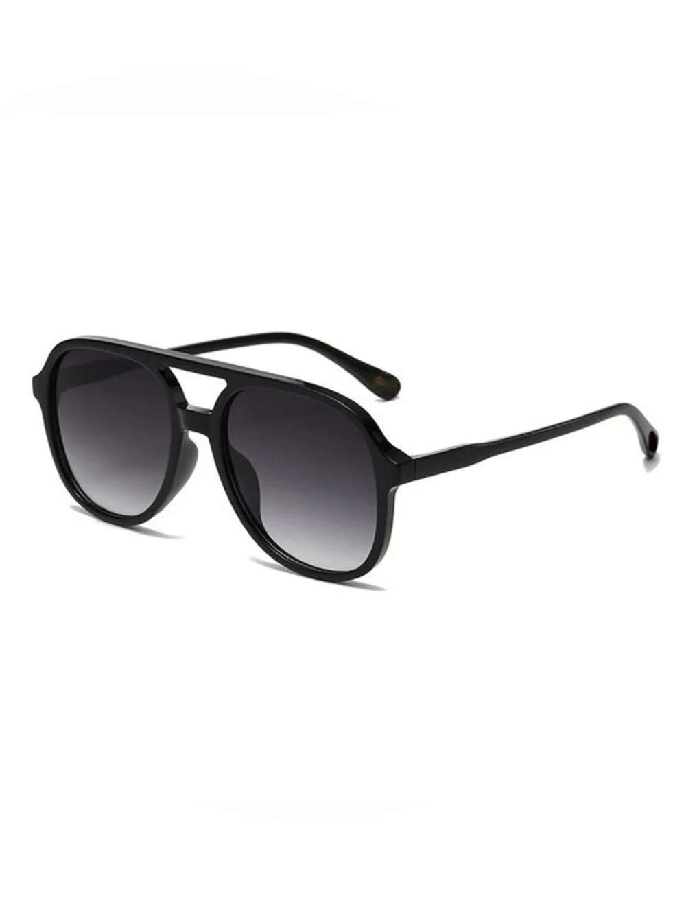 Oversized Classic Black Aviator-Style Sunglasses with Gradient Lenses
